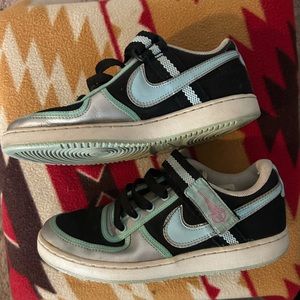 Nike sneaker shoes size 9